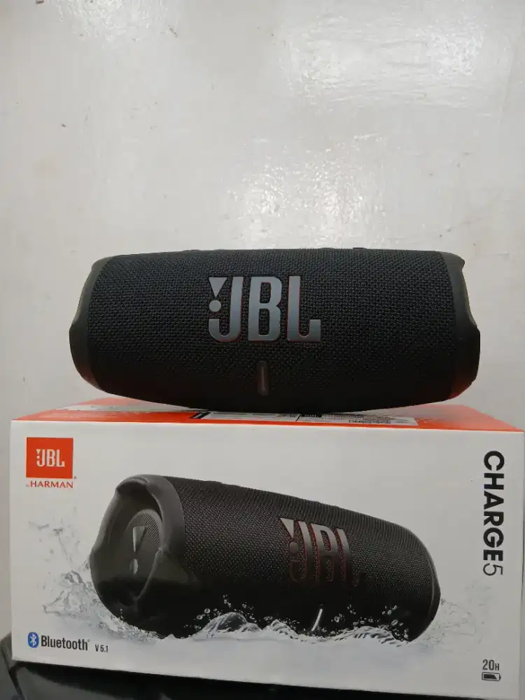 Jbl charge 5 like new
