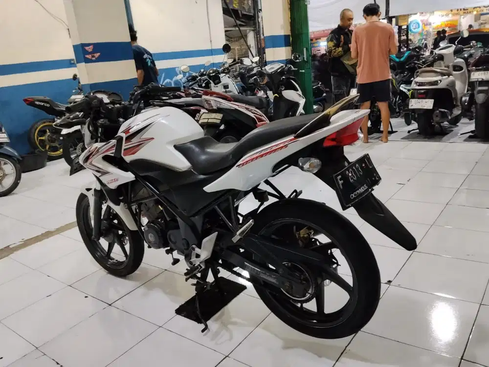 jual honda cb 150R 2013 siap pakai gress