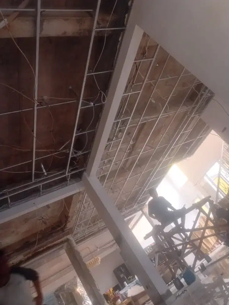 Pemesagan plavon dan renovasi rumah