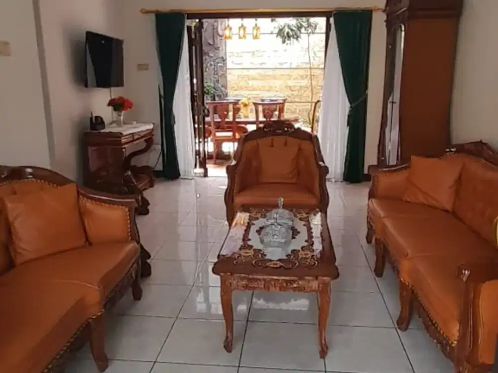 Disewakan Rumah Nyaman asri Full Furnished Siap Huni Lokasi di Kota Baru Parahyangan Cluster Wangsa Bandung