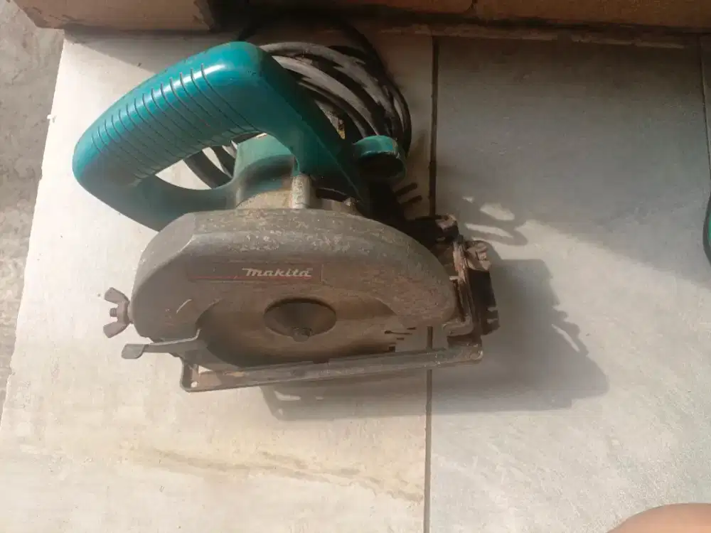 MAKITA 5600NB circular saw