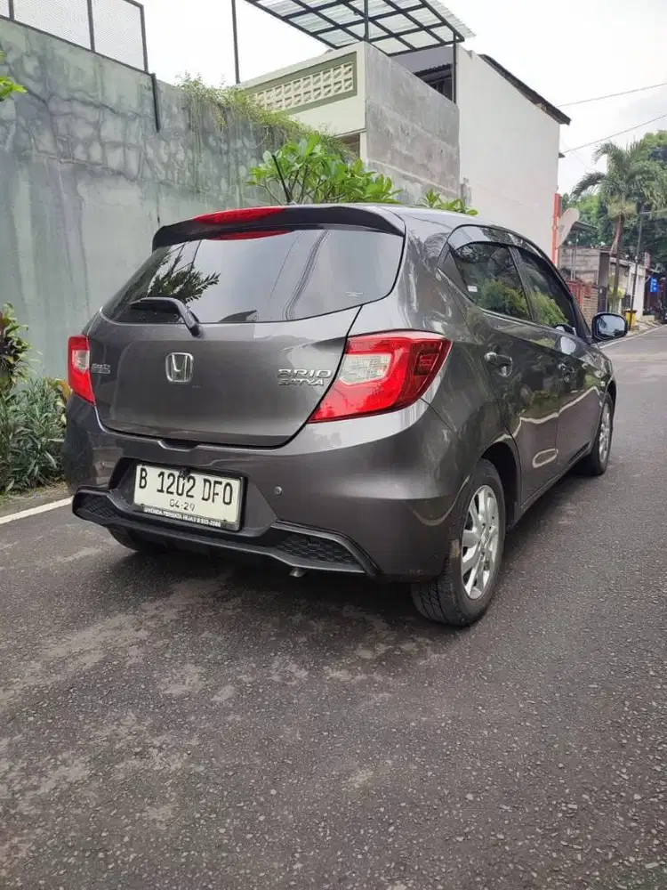 Honda Brio E at th metik tahun 2022 Abu2 metalik nopol genap Jakarta