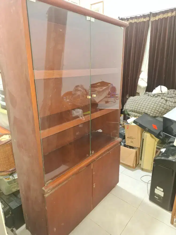 Lemari kaca display