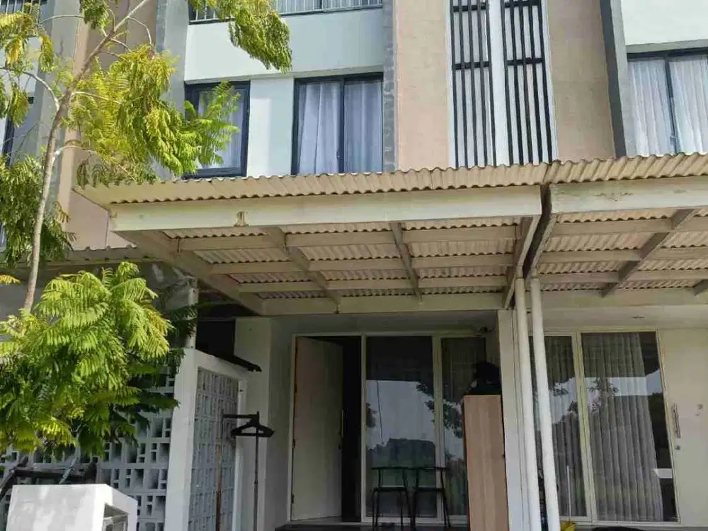 Disewakan Rumah Royal Residence Surabaya 3 Lantai Furnish 3 Kamar