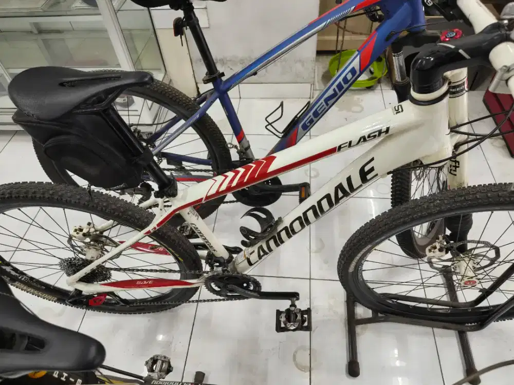 Sepeda karbon cannondale size S