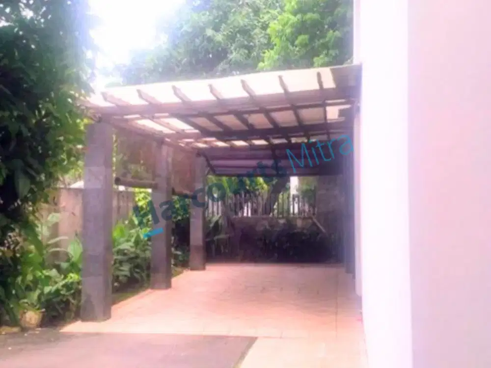RUMAH CANTIK MEWAH TERAWAT LOKASI STRATEGIS DI JAKARTA TIMUR - (AR)