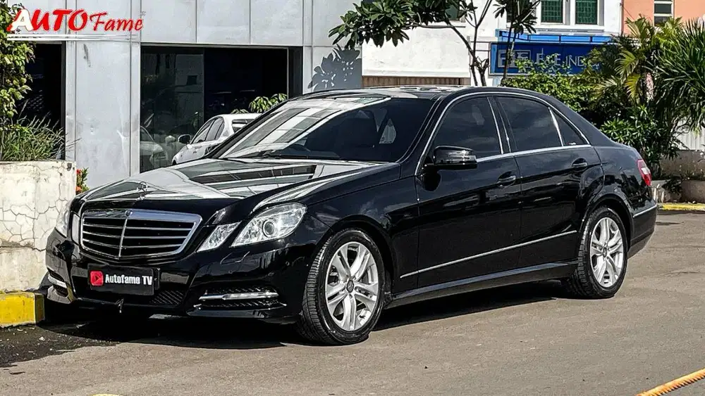 Mercedes Benz E300 Avantgarde Panoramic Black on Black NIK 2011