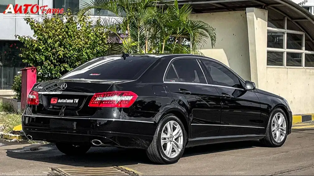 Mercedes Benz E300 Avantgarde Panoramic Black on Black NIK 2011