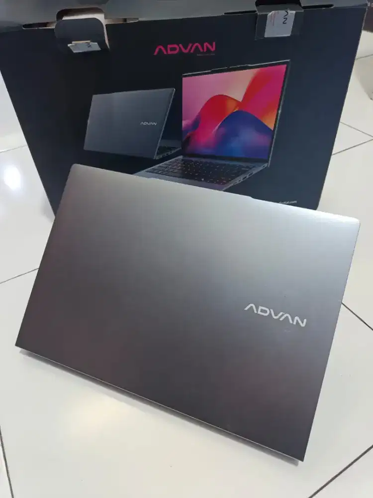Di jual advan work mate amd ryzen 5-3500U Ram 8gb second like new