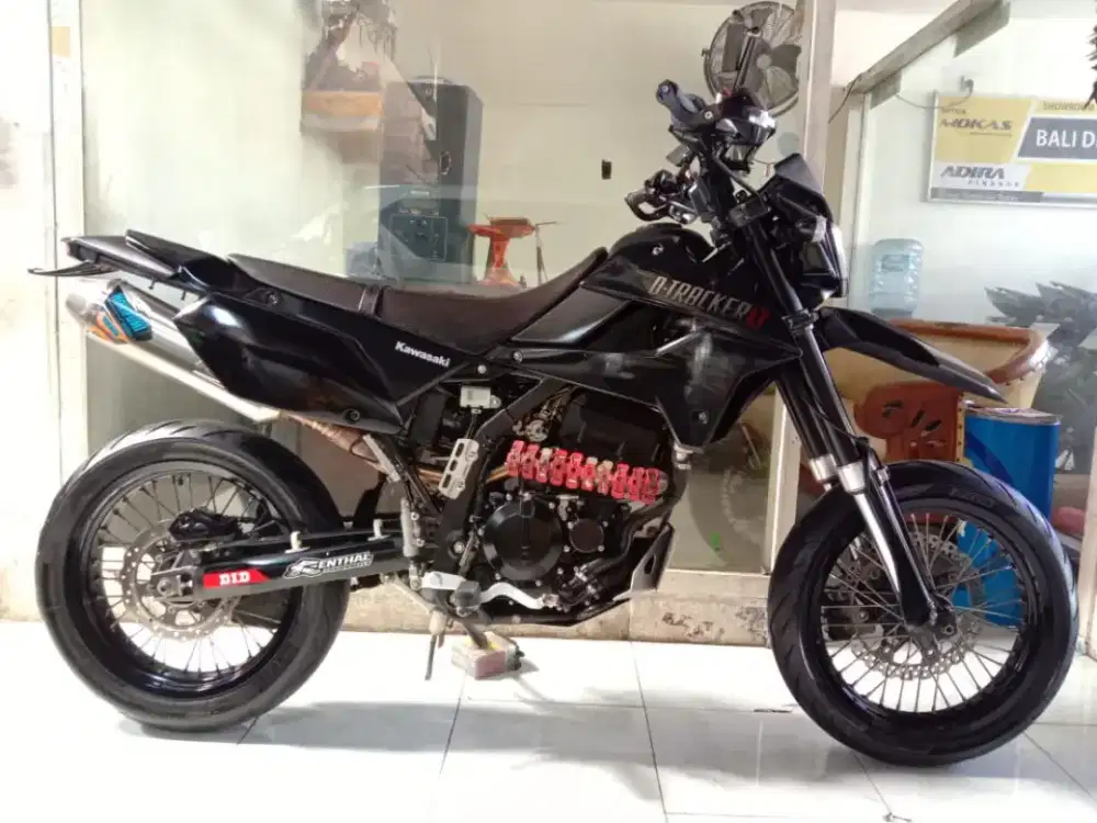 Kawasaki D treaker 250 CC thn 2022 cash. Bali dharma motor