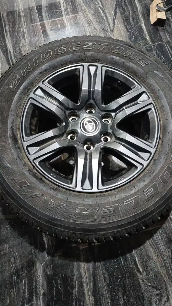 PAKET BAN DAN VELG COPOTAN ORIGINAL TOYOTA HILLUX
