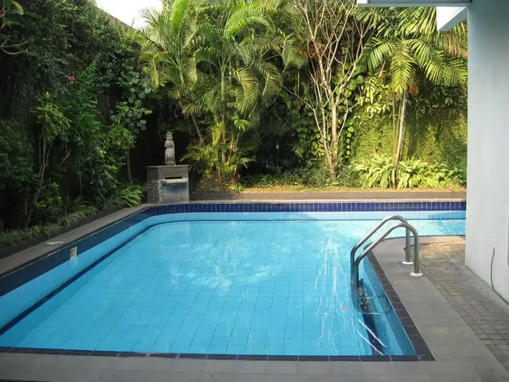 Rumah Mewah Ada Kolam Renang Di Kawasan Elit Pasar Minggu
