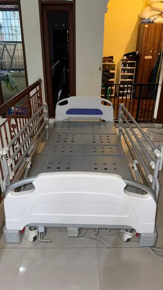 Bed Pasien / Ranjang Rumah Sakit Acare HCB-8322H (3 crank)