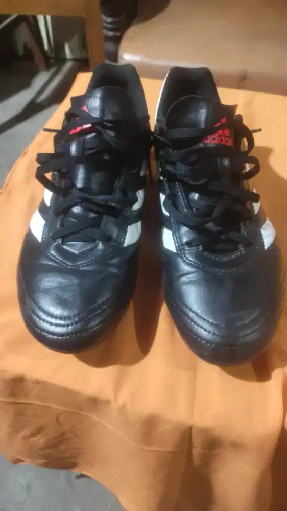 Dijual sepatu sepak bola adidas ori