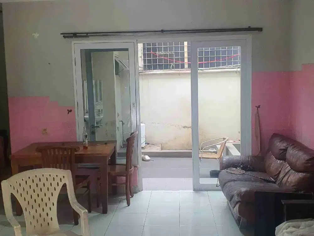 dekat Sekolah Penabur