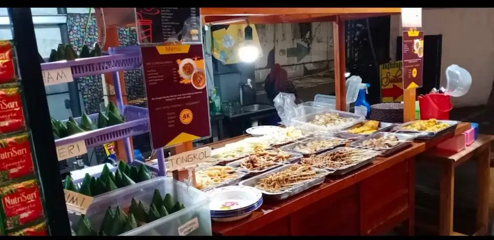 Di cari kasir / asisten masak untuk angkringan