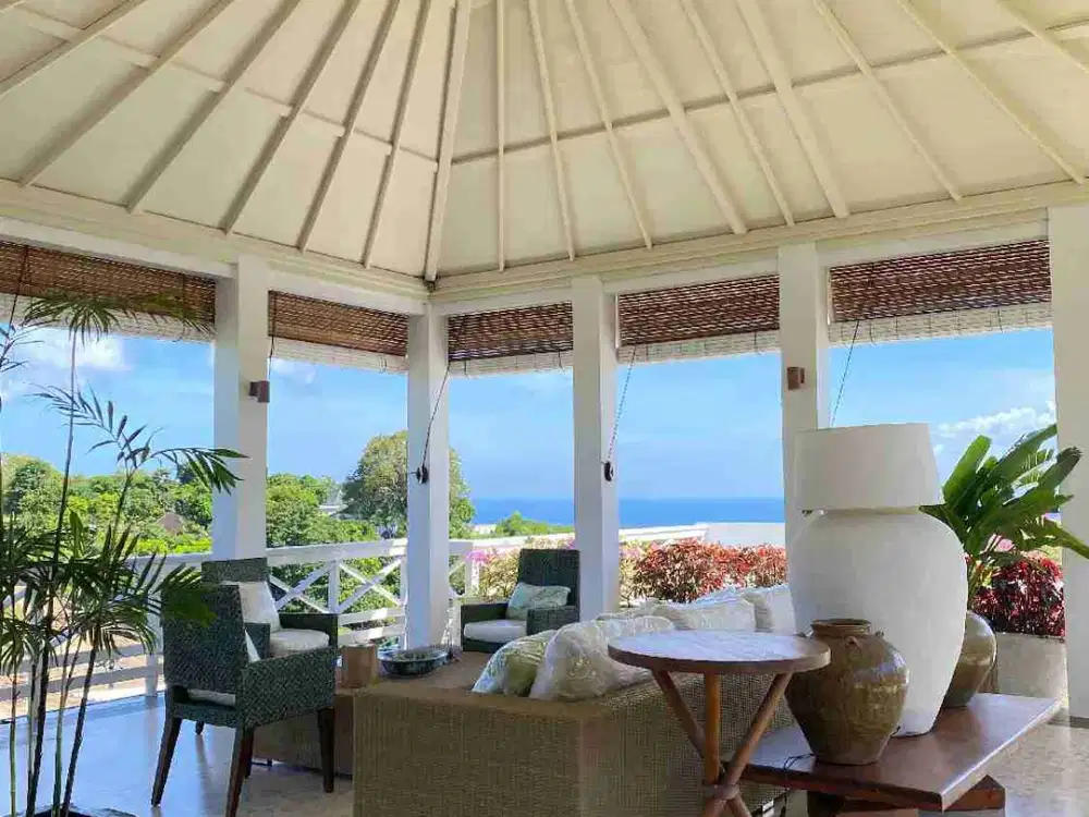 Dijual Vila Cantik Mewah dan Megah luas 4 kamar View jungle dan laut di Ungasan