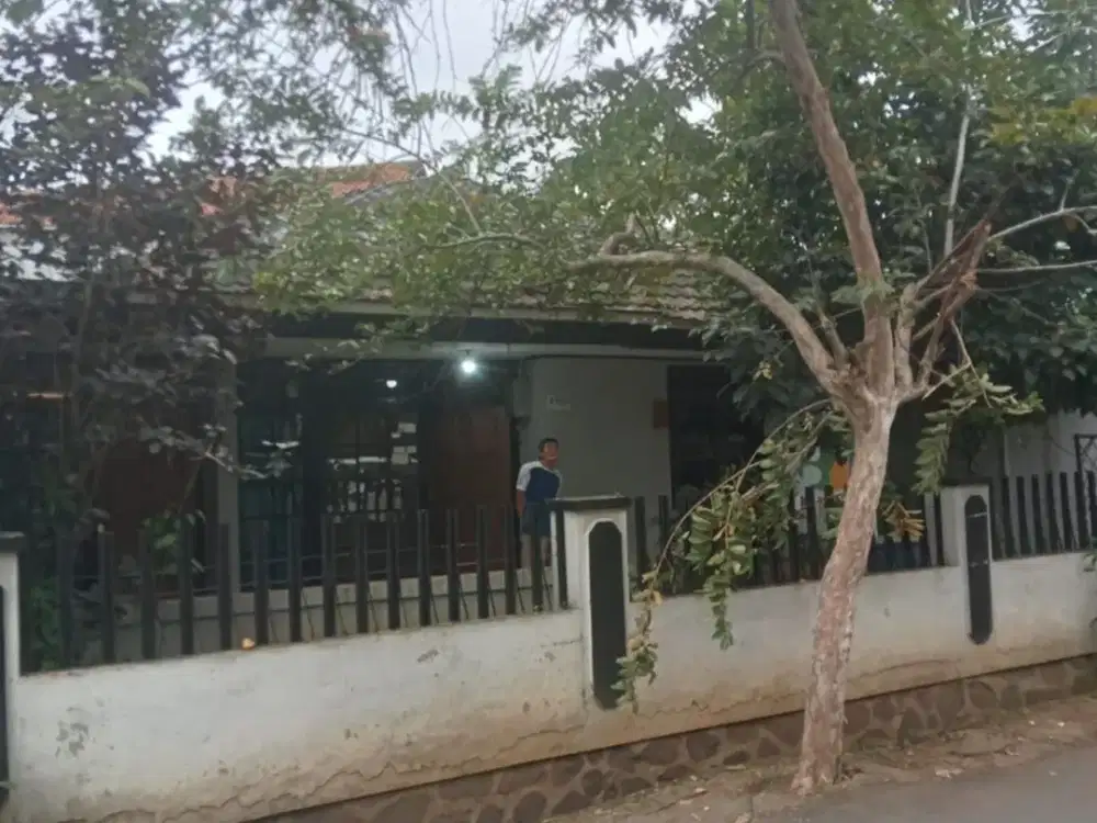 RUMAH STRATEGIS DEGAN LINGKUNGAN NYAMAN DAN AMAN DI UJUNGBERUNG BANDUNG