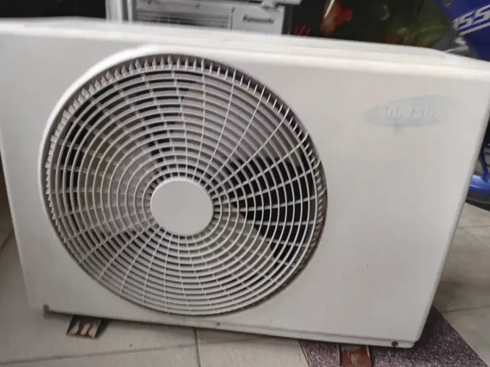 Jual outdoor 1/2 pk merk samsung 1 juta