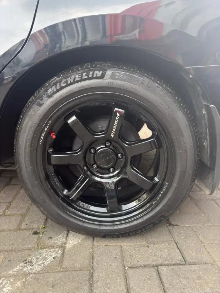 Velg Venom18 & Ban Michelin