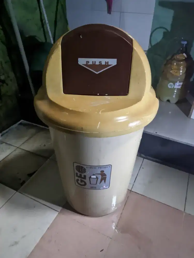 Tempat Sampah Jumbo Claris 80 Liter
