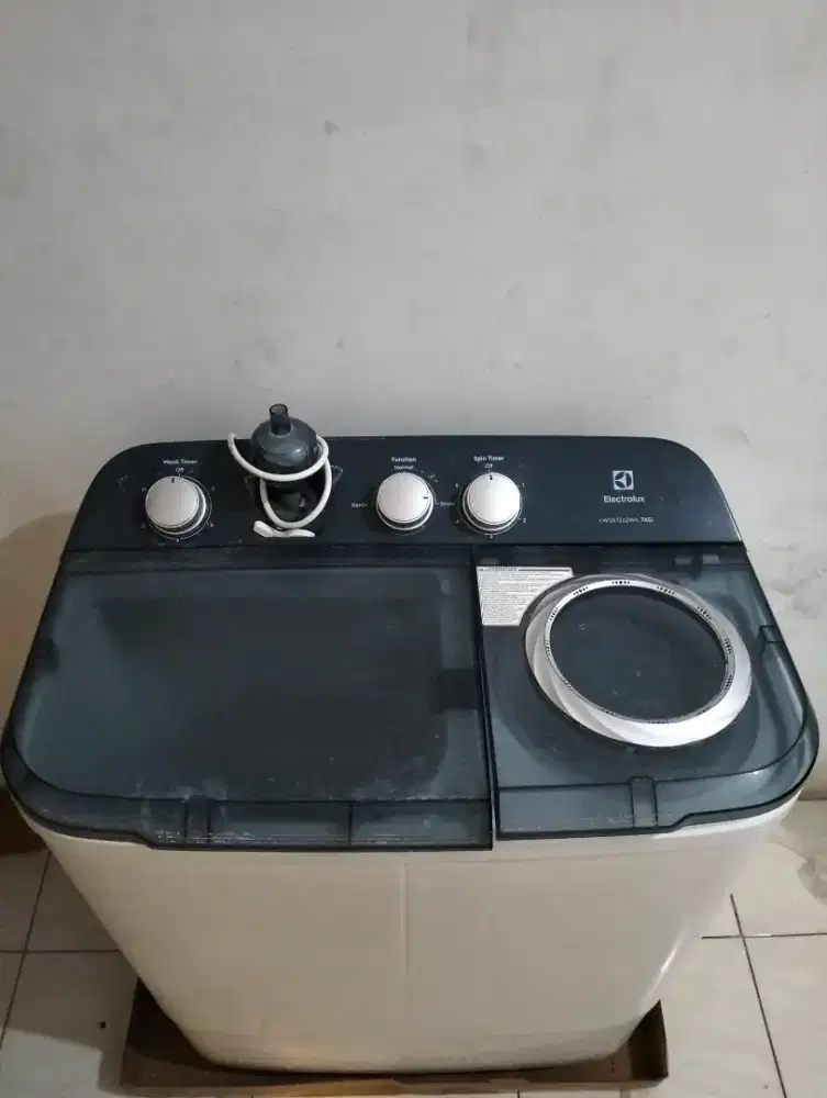 Mesin cuci electrolux type EWS87262WA 7 Kg