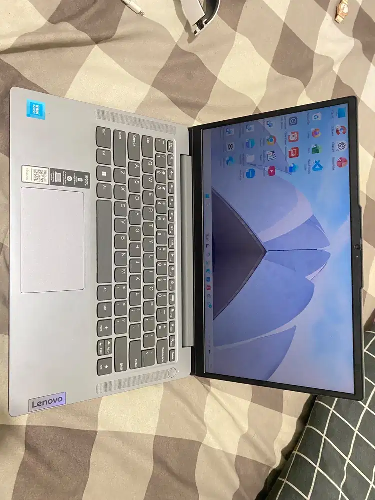 Leno Ideapad 3 14 inch spek intel N100 Jual laptop baru pakai 2 bulan