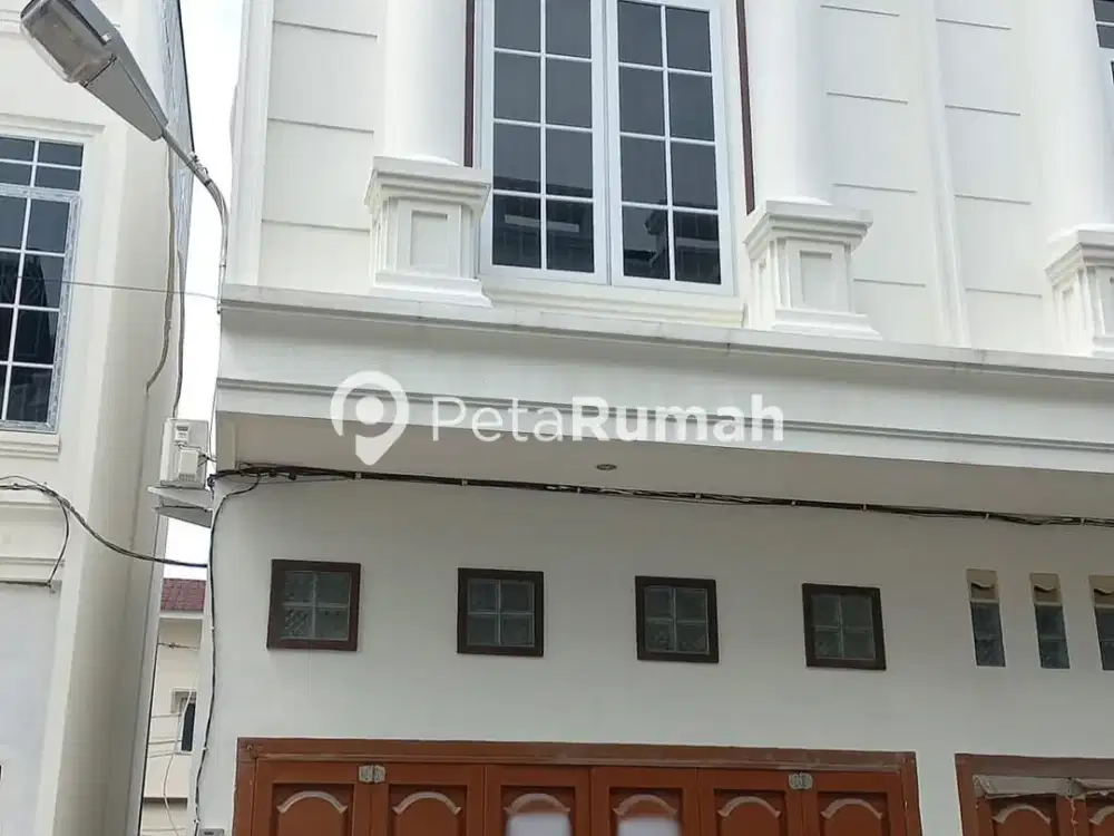 DIJUAL TOWNHOUSE KOMPLEK DE CASTILLO RESIDENCE - DAERAH DENAI (WANDYAGO)