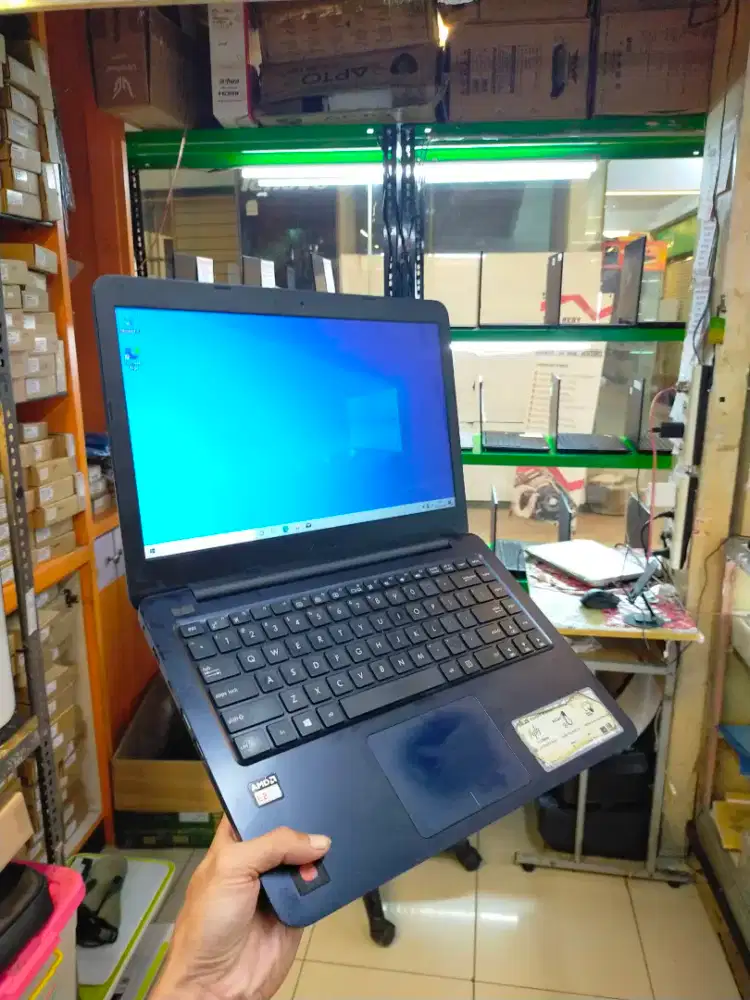 laptop Asus E402W