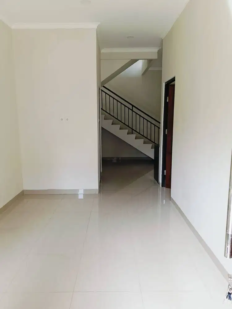 Jual Rumah Murah baru siap huni 2 lantai Strategis aman Di BSD