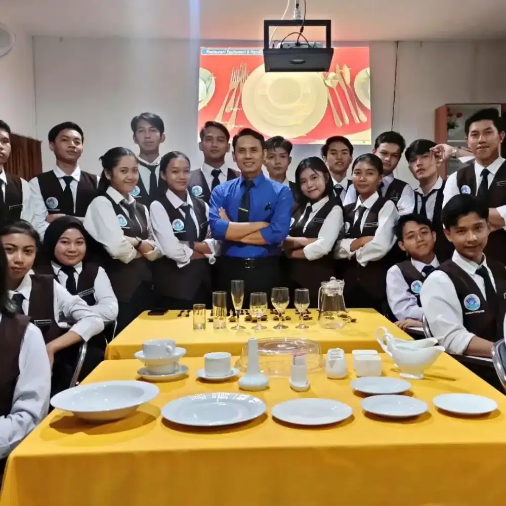 Lowongan Kerja Waiters