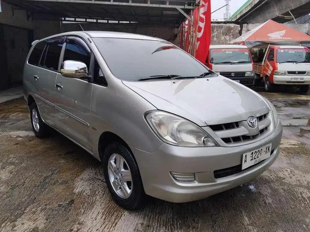 (Harga Cash) Toyota Kijang Innova E Manual 2005 Silver.