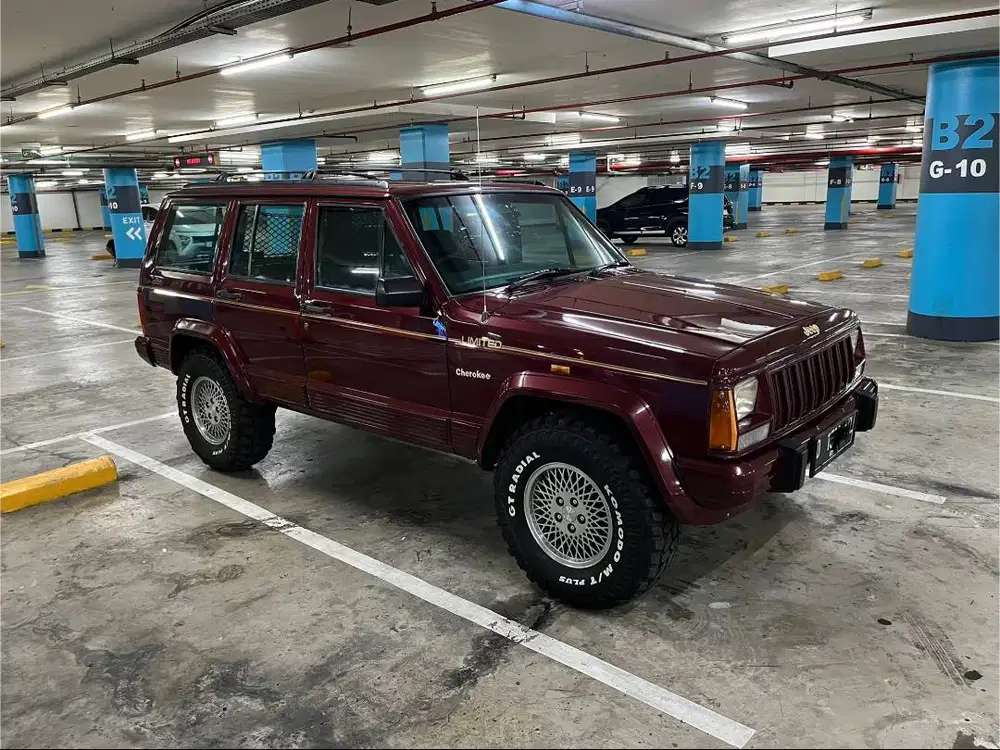 Jeep Cherokee XJ 1994 Maroon Kondisi Baik