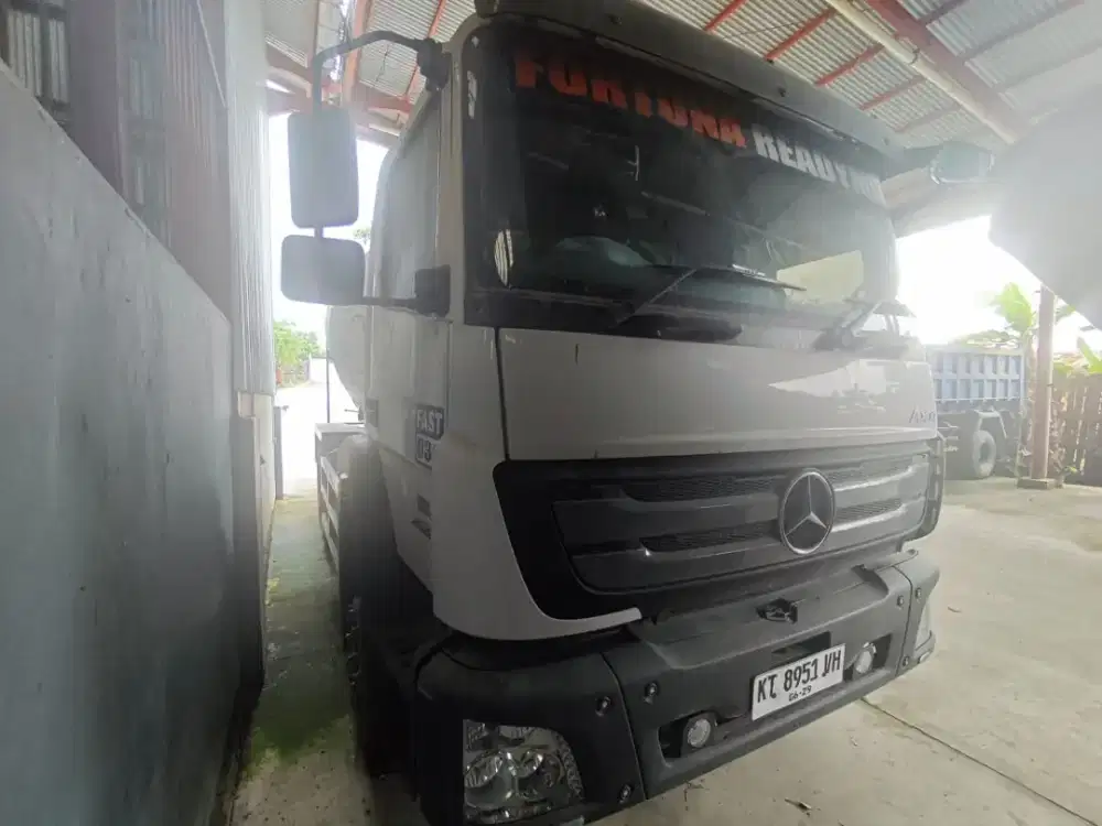 Truck mixer mercy axor 8 kubik tahun 2023