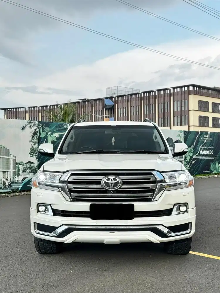 LC LAND CRUISER 200 UK 2014 42Rb Miles tgn1 Facelict 2021 Modelista !