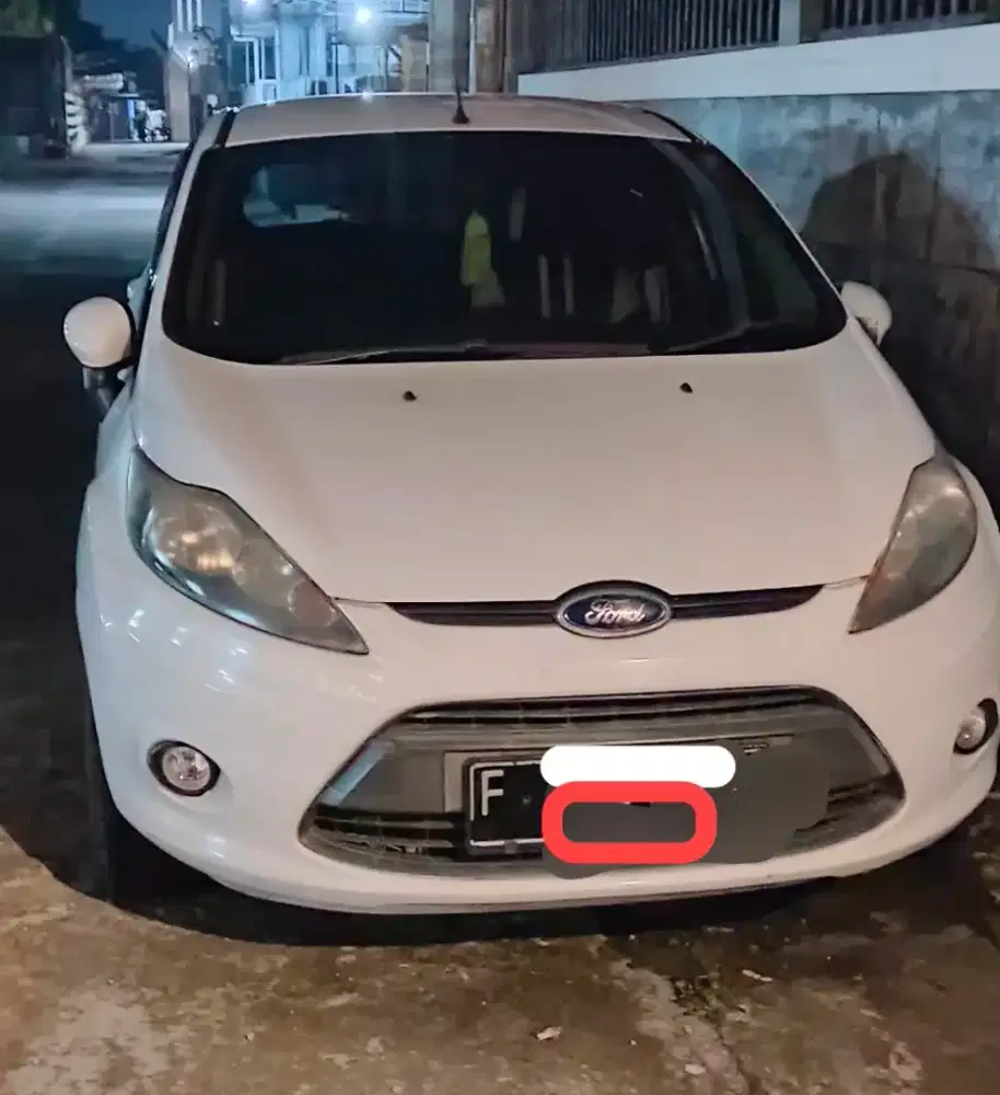 Ford Fiesta 1.4 Putih.