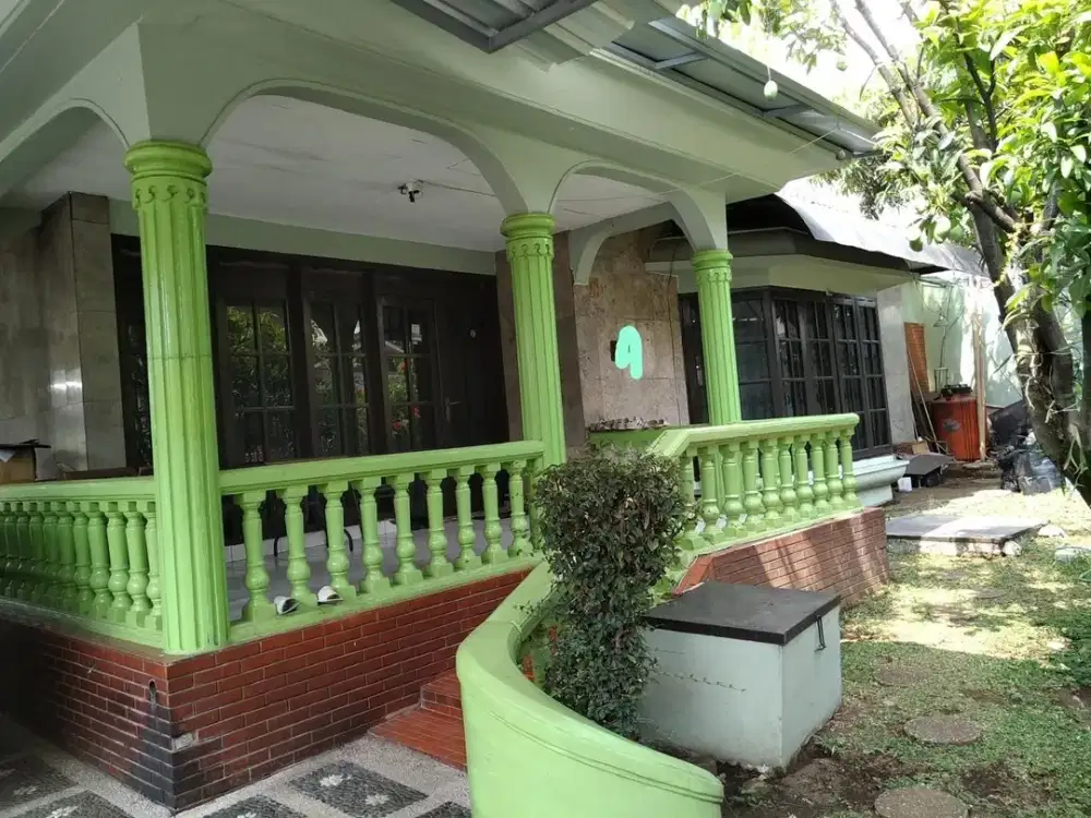 Rumah terawat strategis di situsari buah batu Bandung