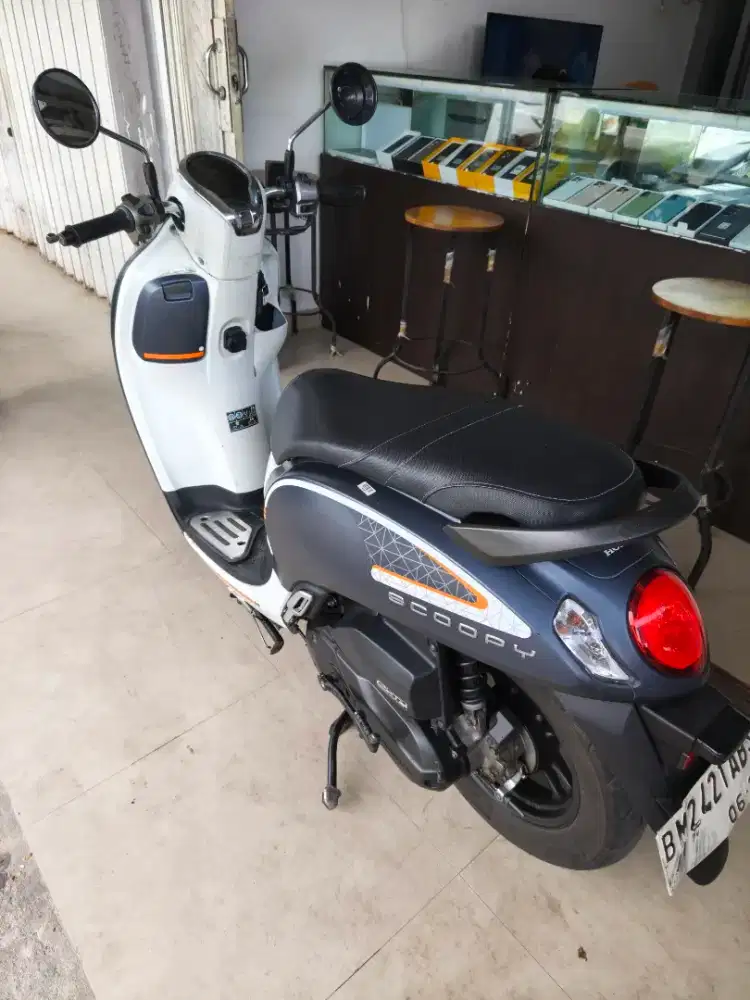 Honda Scoopy Stylish Warna Biru Putih