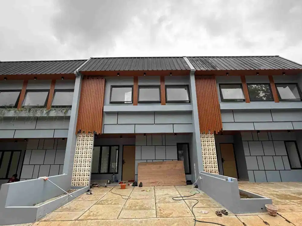 di jual rumah 2 lantai lokasi strategis  di cinere