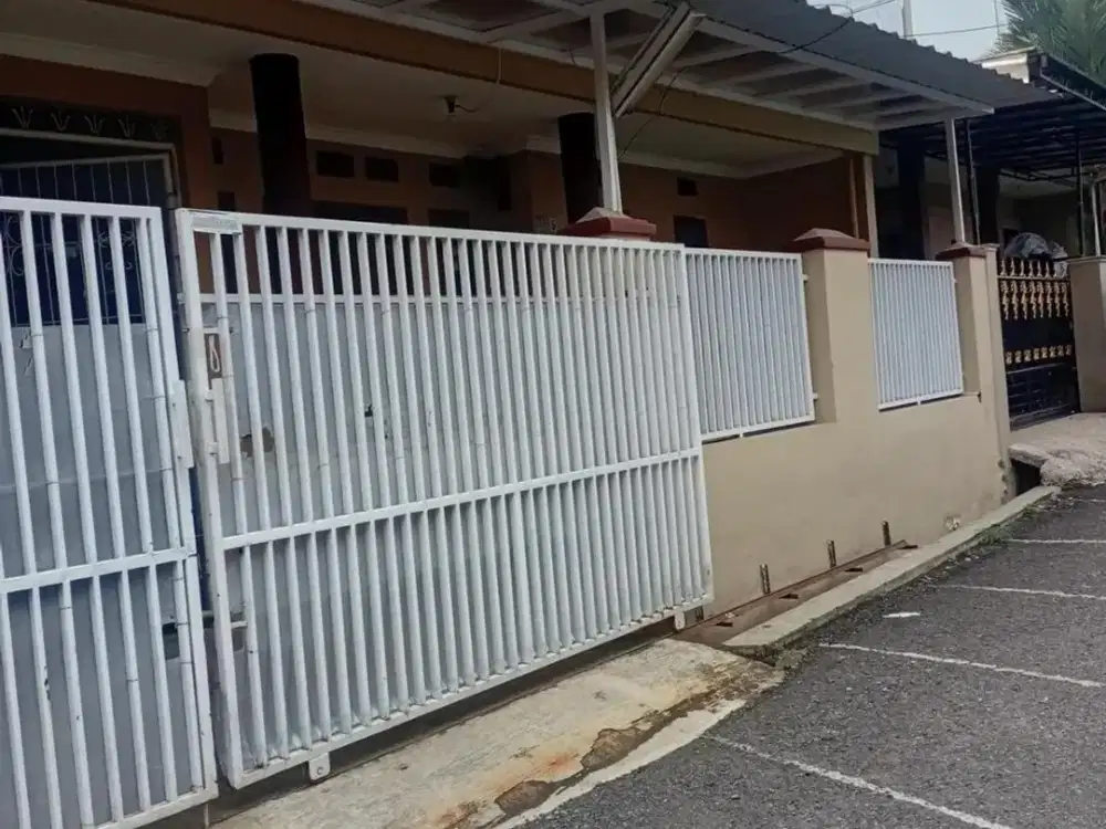 Rumah terawat siap huni strategis dekat Kiara Artha Park Bandung