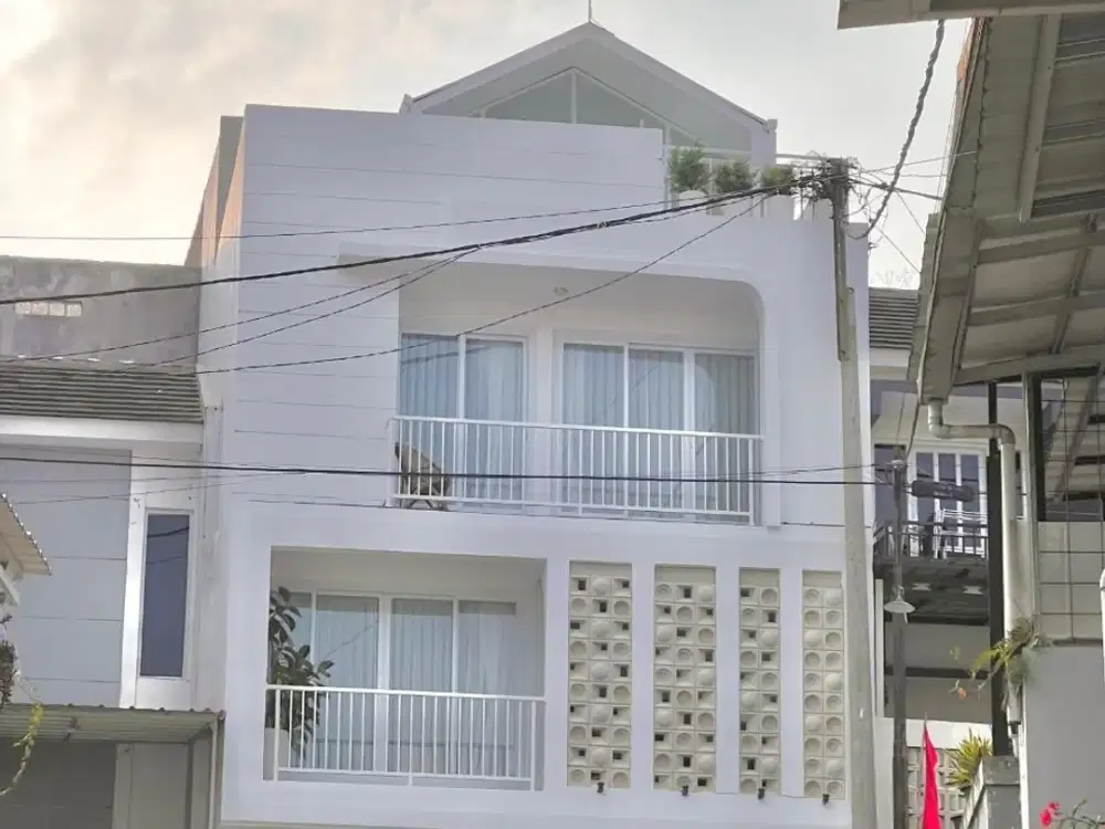 RUMAH 3 LANTAI VIEW INDAH PEGUNUNGAN & KOTA BANDUNG