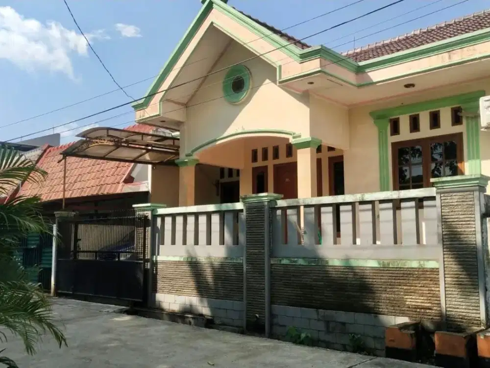 LOKASI BAGUS! Hadap Lapangan - Rumah LT 148 M² di Cipinang Indah