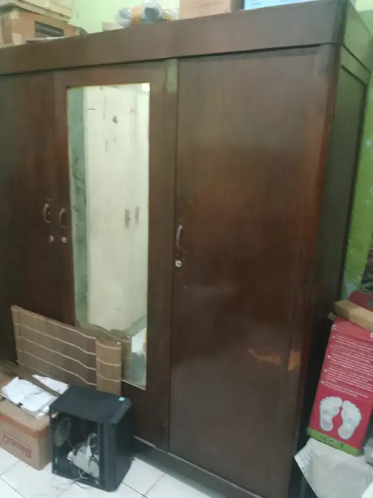Lemari kayu 3 pintu