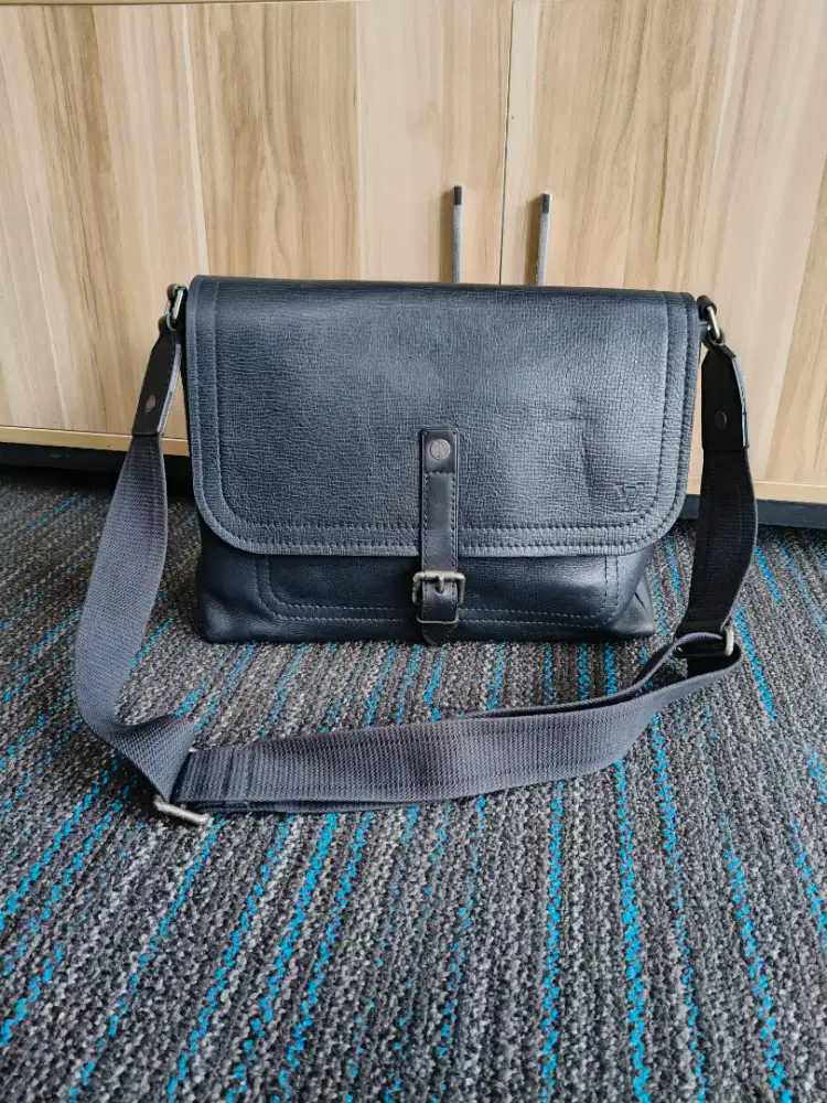 LOUIS VUITTON Omaha Utah messenger bag original asli