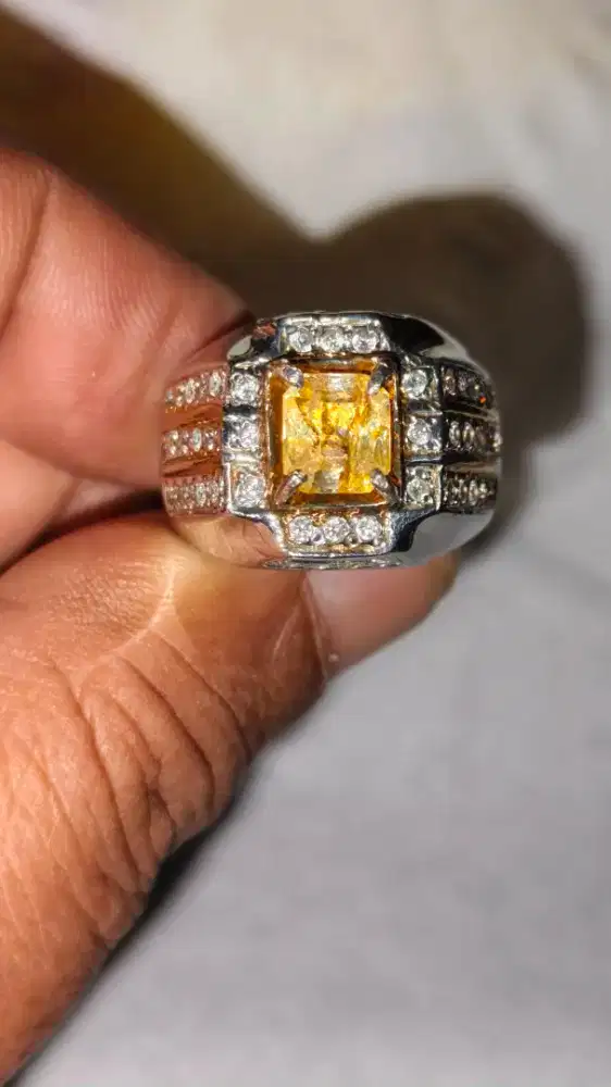 Yellow Sapphire Yaqut Srilanka