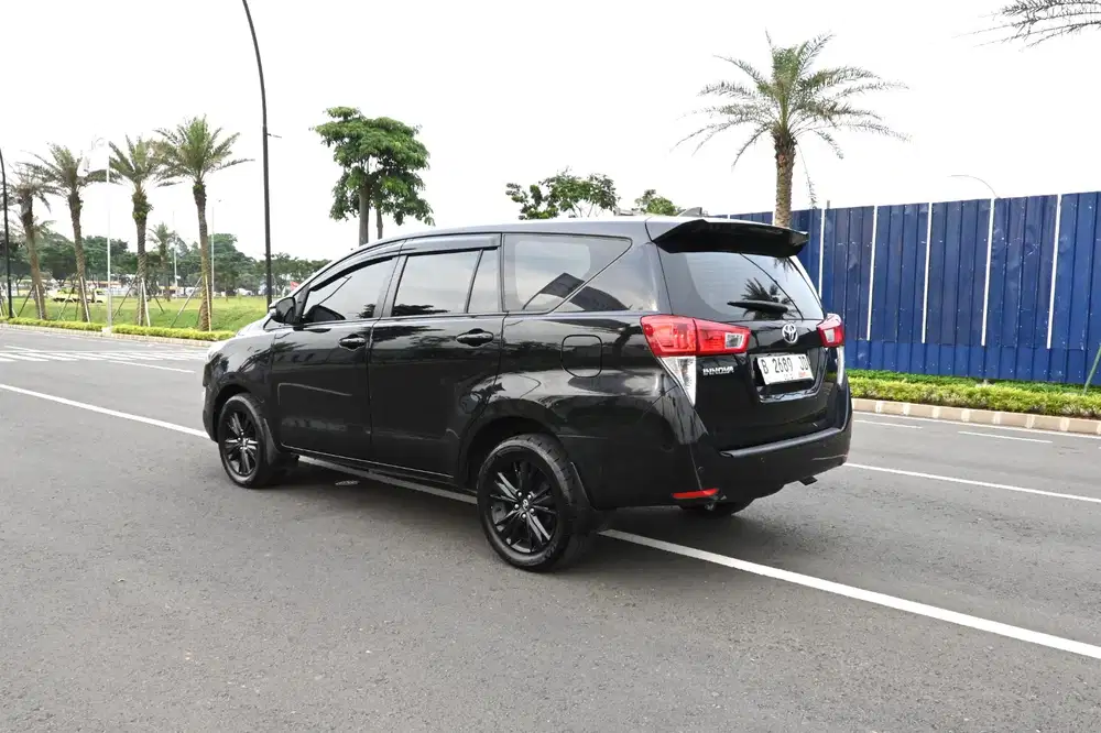 Innova 2.4 V Diesel 2019 Black