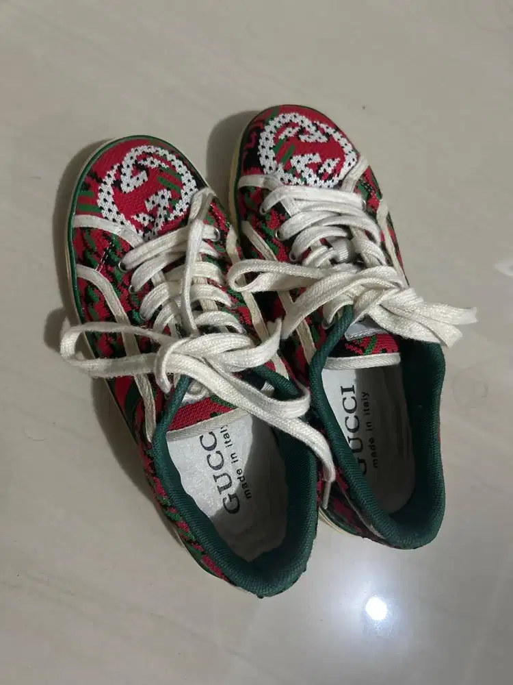 Sepatu Merk Berwarna size 36,5