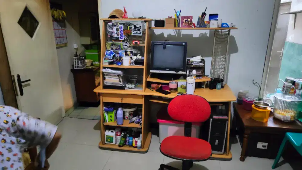 DIJUAL MEJA KOMPUTER + KOMPUTER + CPU + KURSI KOMPUTER