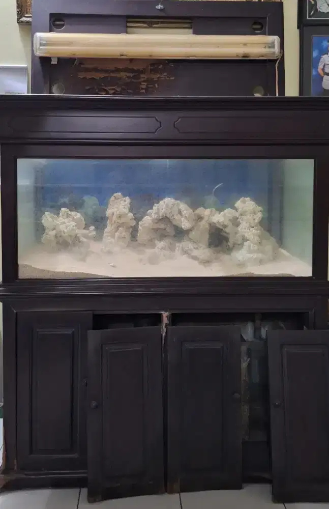 Aquarium kaca bekas