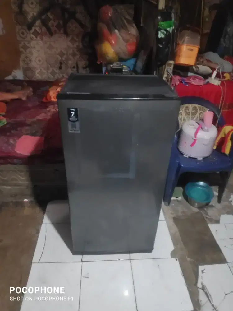 Kulkas merk Aqua